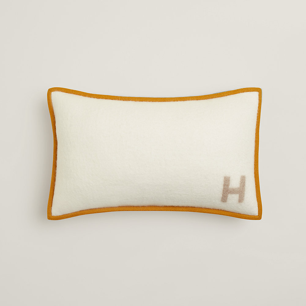 Atmos neck support pillow | Hermès Denmark